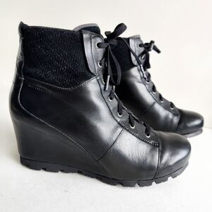 Merrell Smooth Black Leather & Suede Wedge Booties With Non-Slip Lug Tread, Sz 9
